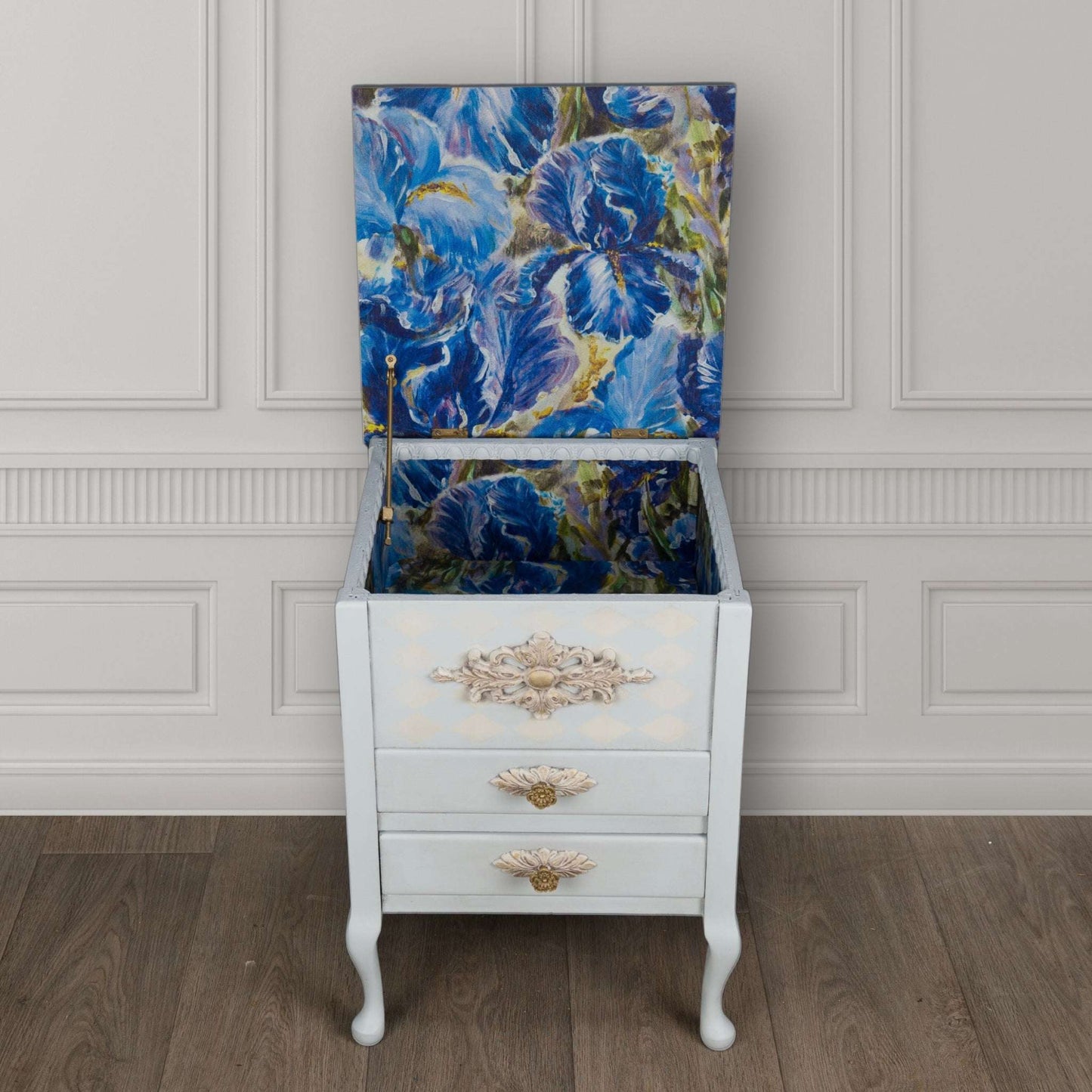 Upcycled Vintage Sewing Table, Side Table, Plant Table, Lamp Table