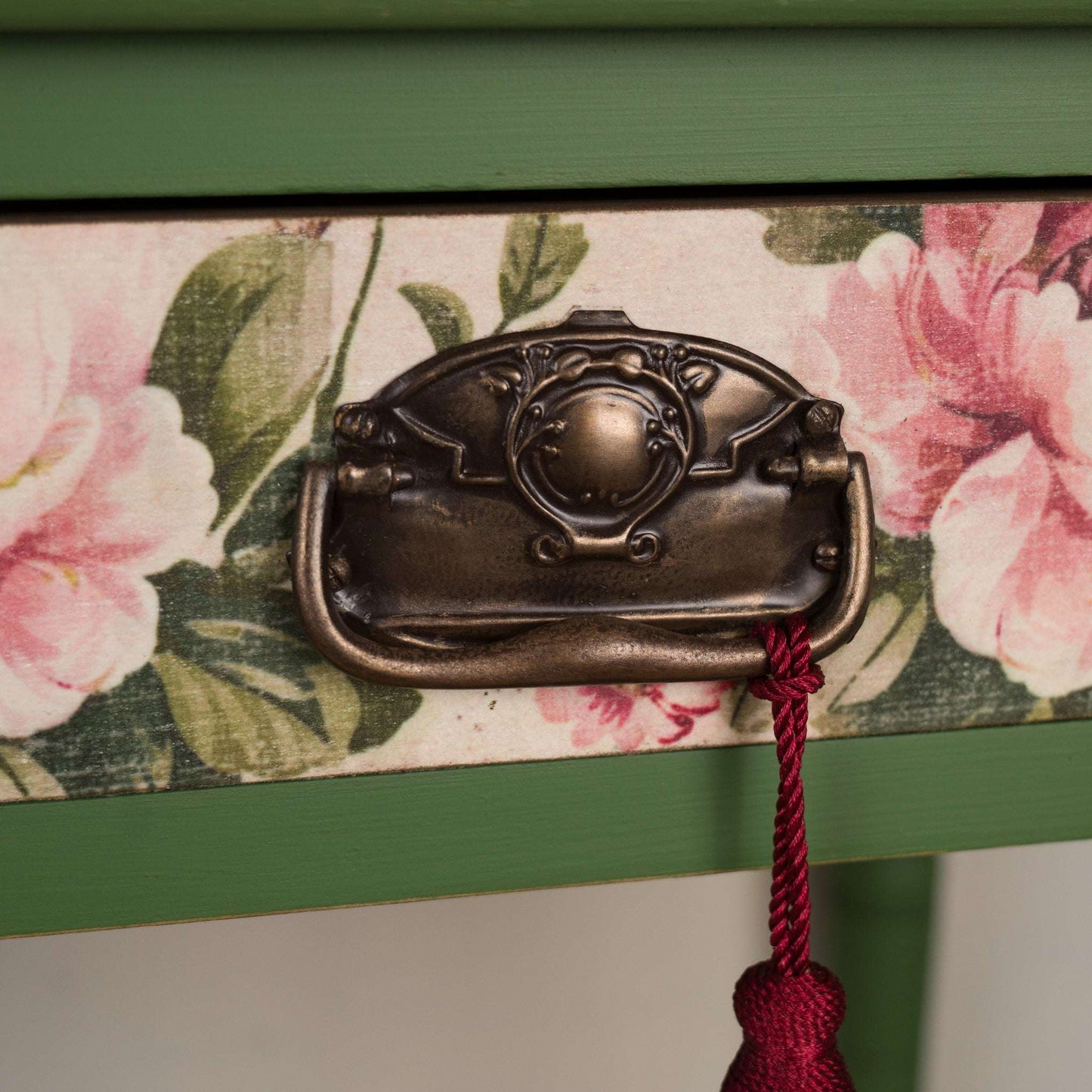 Vintage Green Floral Console Table – Upcycled Entryway Table with Decoupage Drawer Front
